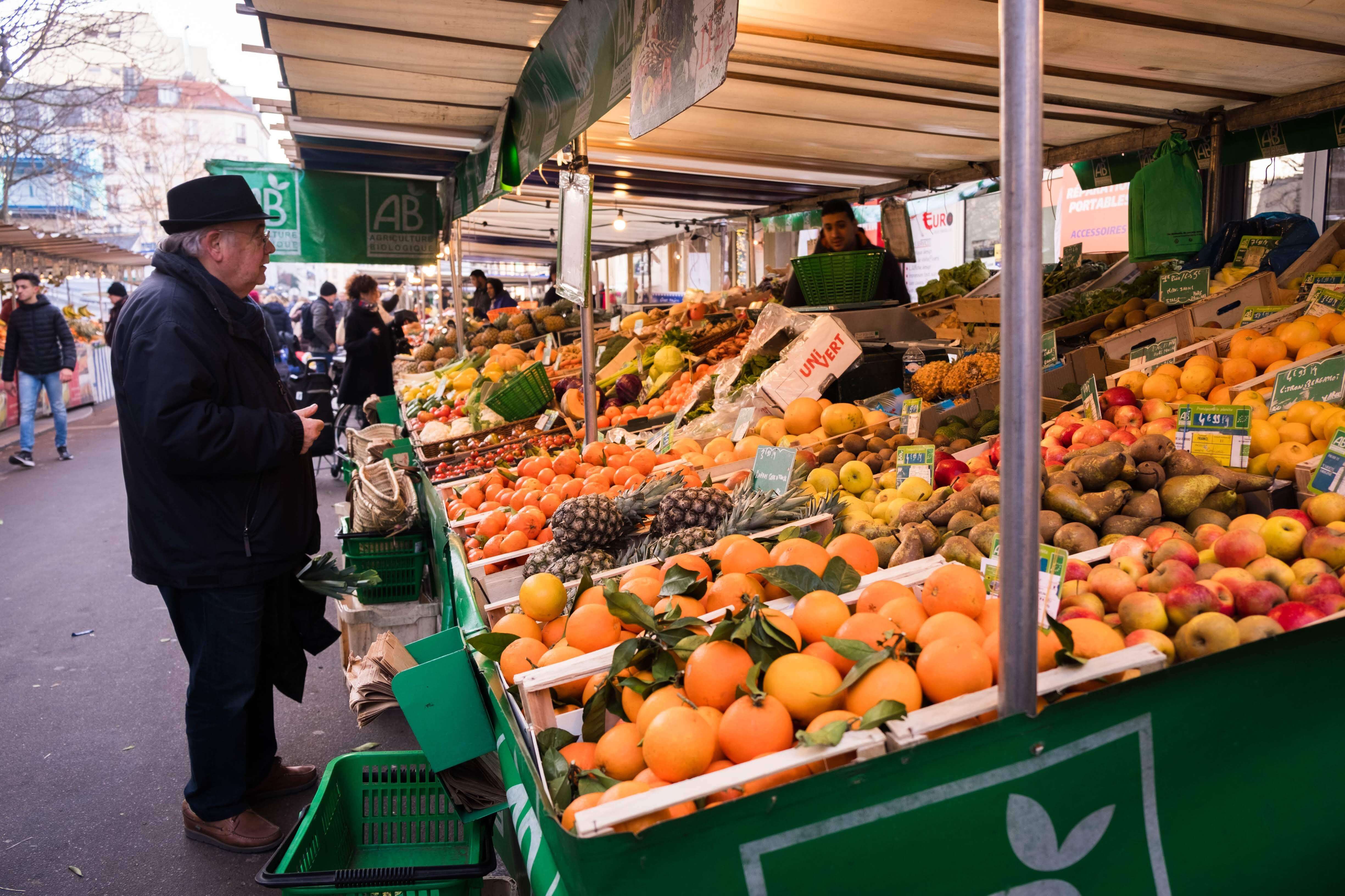 Рынках на каких рынках торгуются. Открытый рынок. Продуктовый рынок. Открытые рынки. Торговля открытые рынки.